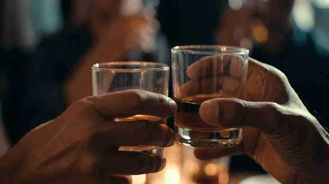 यूपी: देसी शराब की दुकानों को पांच अप्रैल तक खत्म करना होगा स्टॉक, जानिए क्यूं