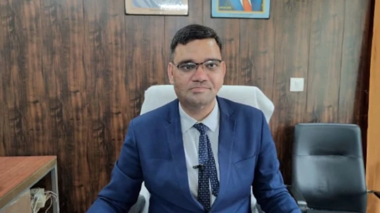 आईएएस रिंकू सिंह राही ने दिया इस्तीफा, प्रशासनिक व्यवस्था पर लगाए गंभीर आरोप