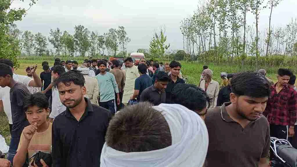 मुजफ्फरनगर में दर्दनाक हादसा: स्कूल बस की टक्कर से पिता और दो बच्चों की मौत