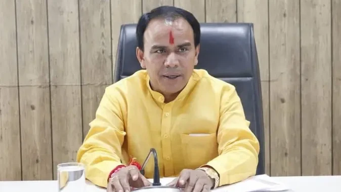 गंभीर बीमार शिक्षक होंगे अनिवार्य सेवानिवृत्त, शिक्षा मंत्री धन सिंह रावत ने दिए निर्देश