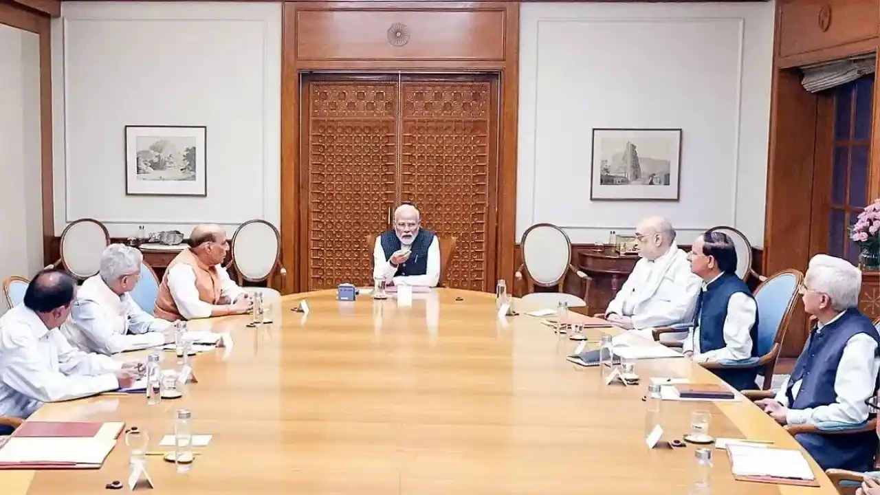 पीएम मोदी ने पश्चिम एशिया की स्थिति पर वरिष्ठ मंत्रियों के साथ की समीक्षा बैठक