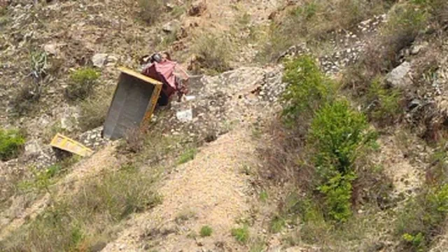 टिहरी: चारगांव रोड पर डंपर खाई में गिरा, दो मजदूरों की मौत