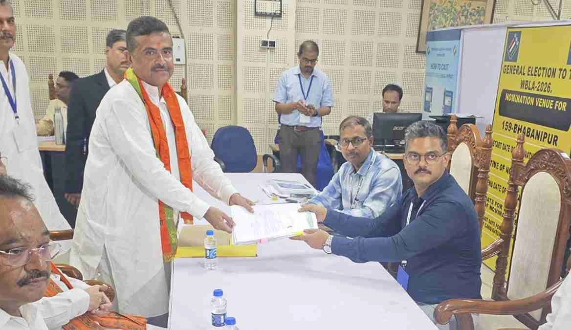पश्चिम बंगाल चुनाव: अमित शाह की मौजूदगी में शुभेंदु अधिकारी ने भवानीपुर से भरा नामांकन