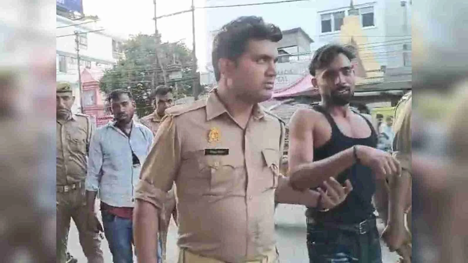 बालाजी यात्रा मार्ग पर बवाल, दो युवकों की सड़क पर जमकर मारपीट