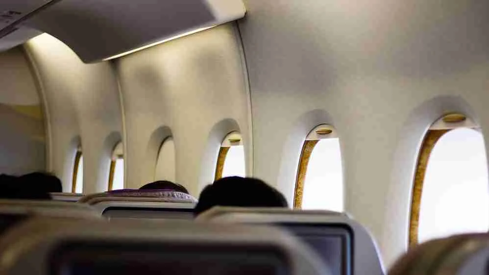 फ्लाइट यात्रियों को झटका: 60% फ्री सीट वाला फैसला फिलहाल टला