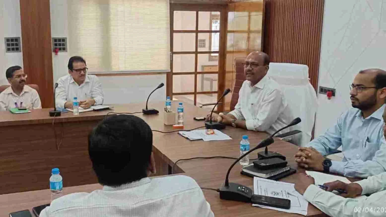 मुजफ्फरनगर: पीएम सूर्य घर योजना पर डीएम सख्त, लोन और इंस्टॉलेशन में तेजी के निर्देश