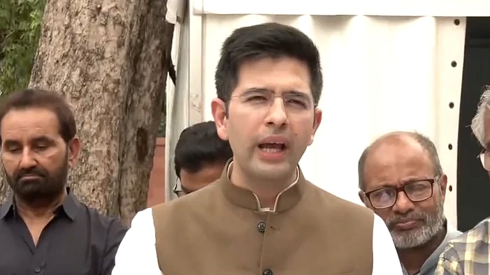 राघव चड्ढा को लेकर आप में घमासान, पार्टी नेताओं ने लगाए गंभीर आरोप