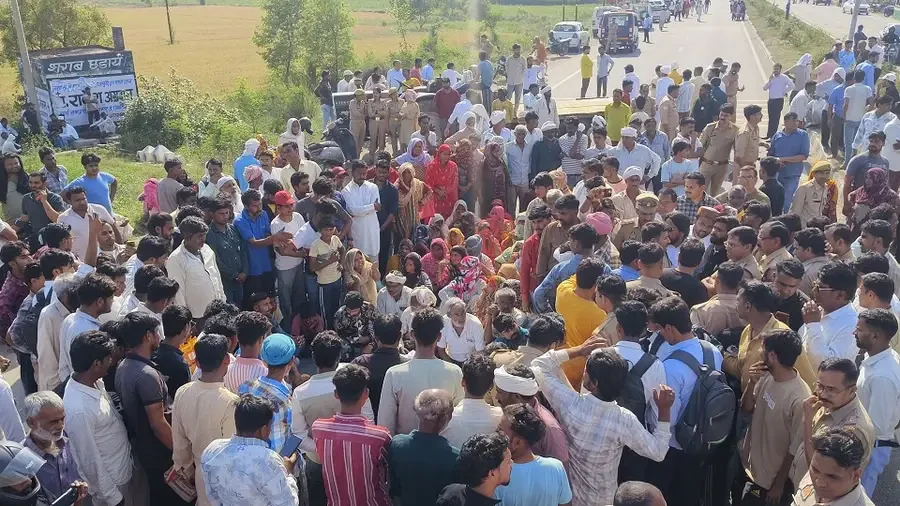 हादसे में घायल पूनम की इलाज के दौरान मौत,  50 लाख रुपये मुआवजे की मांग