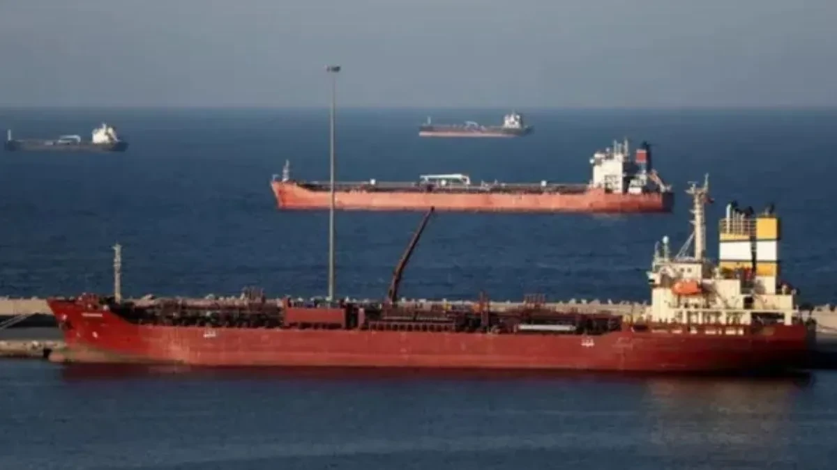 होर्मुज: 44 हजार टन एलपीजी लेकर मुंबई आ रहा जहाज; लाइन में 17 और टैंकर