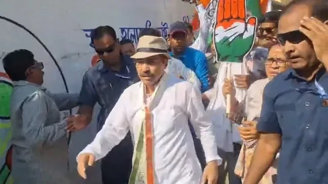 मुर्शिदाबाद में कांग्रेस उम्मीदवार अधीर रंजन चौधरी पर टीएमसी कार्यकर्ताओं का हमला