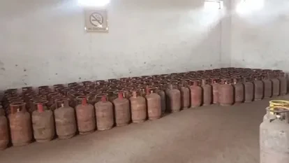 लखीमपुर खीरी में गैस एजेंसी से 108 सिलिंडर चोरी, पुलिस जांच में जुटी