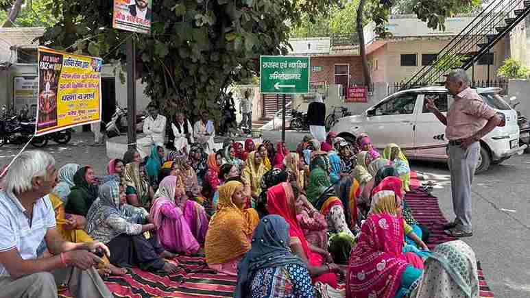 मुजफ्फरनगर: शांति सेना के नेतृत्व में महिलाओं का विरोध प्रदर्शन