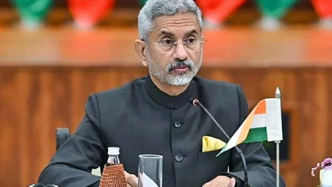 ग्लोबल सोच अपनाएं और भारत को आत्मनिर्भर बनायें: दीक्षांत समारोह में बोले जयशंकर