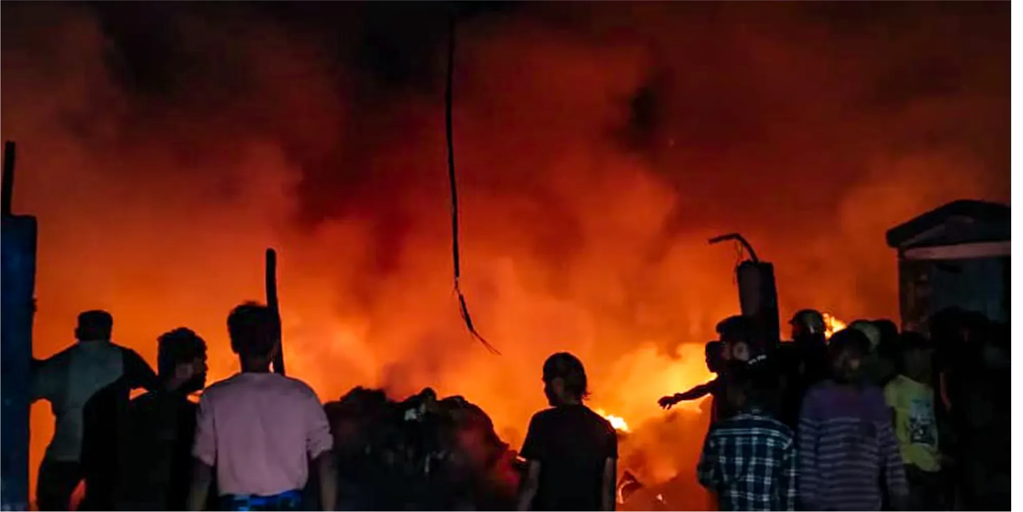 सीतापुर में आग का कहर: 14 घर जलकर खाक, मां-बेटी की मौत