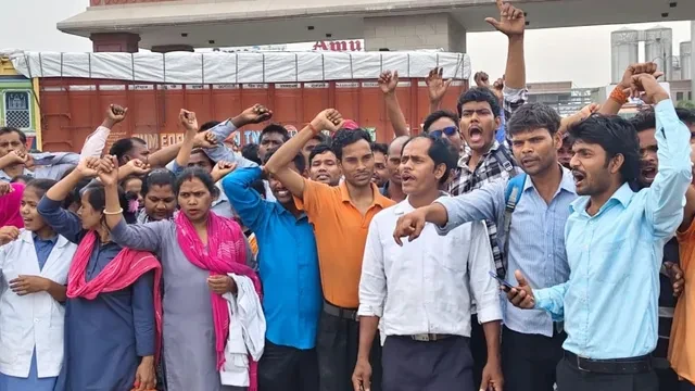 बनास डेरी प्लांट में मजदूरों का धरना-प्रदर्शन, वेतन व सुविधाओं को लेकर हंगामा