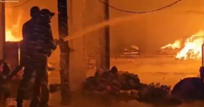 कांडला SEZ में टेक्सटाइल यूनिट में भीषण आग, दमकल ने समय रहते पाया काबू