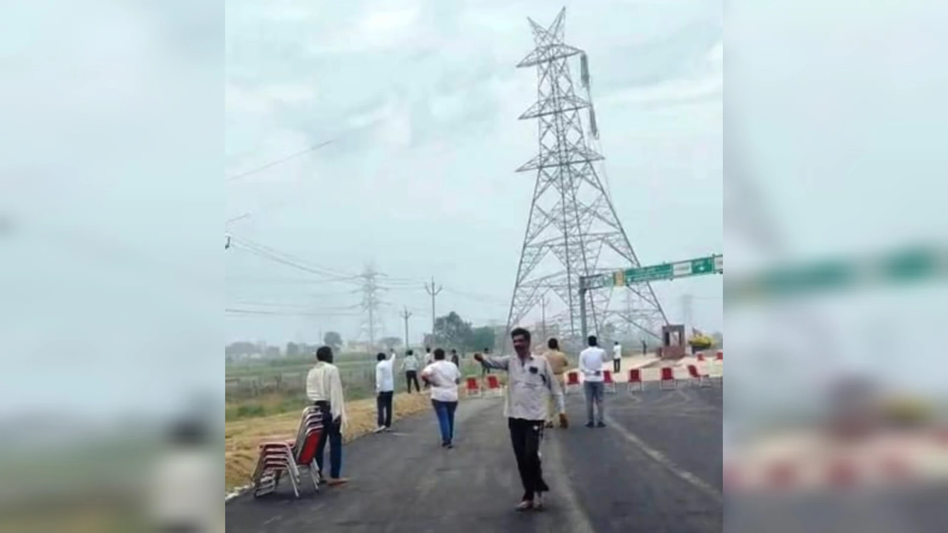 बुढ़ाना: दिल्ली-देहरादून कॉरिडोर में बाधक बना खंभा हटाया, हाईवे पर जाम