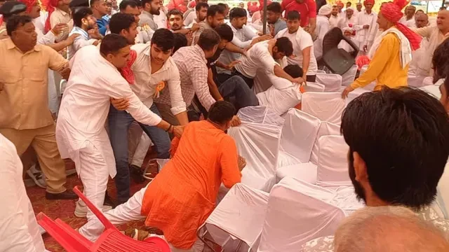 झज्जर में परशुराम भवन शिलान्यास कार्यक्रम में हंगामा, मंच पर नेताओं के बीच मारपीट
