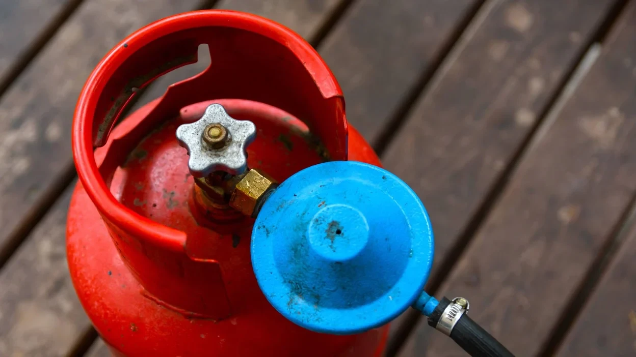 घरेलू उपयोग के लिए एलपीजी सिलिंडर की प्रक्रिया में बदलाव, अब पहचान पत्र ही काफी