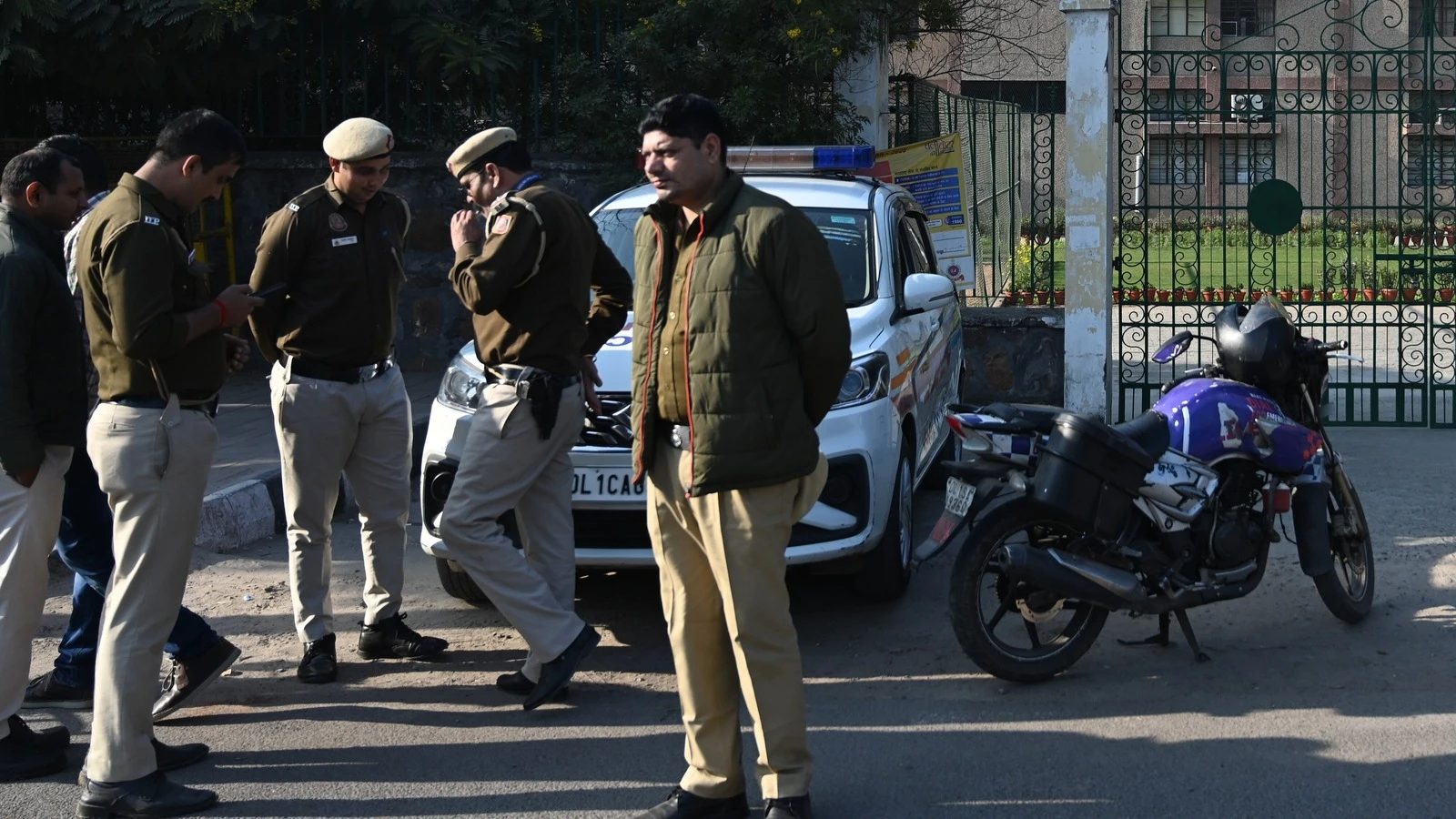 अमृतसर और फिरोजपुर में भी स्कूल और सरकारी दफ्तरों को मिली बम धमकी