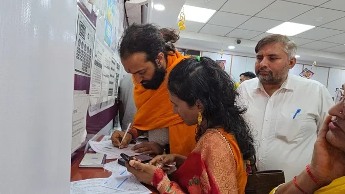 महाकुंभ वाले IIT बाबा अभय सिंह ने की शादी, पत्नी संग पहुंचे झज्जर