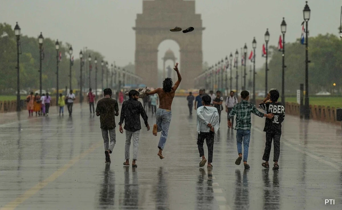 दिल्ली-एनसीआर में बारिश से मौसम हुआ सुहाना, दो दिन होगी बरसात