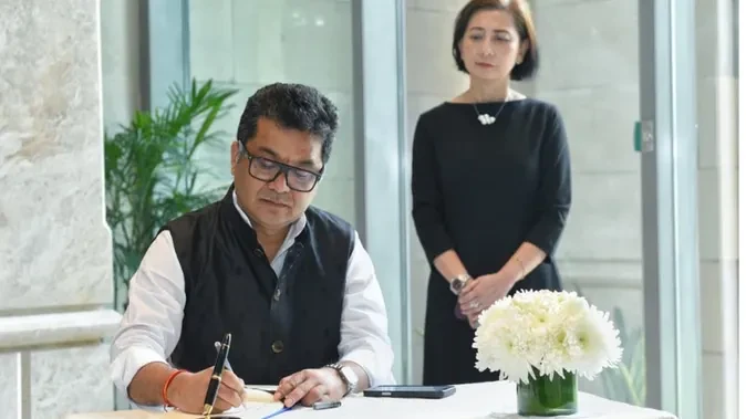 सीएम हिमंत सरमा की पत्नी के पास तीन पासपोर्ट की बात फर्जी: विदेश राज्यमंत्री