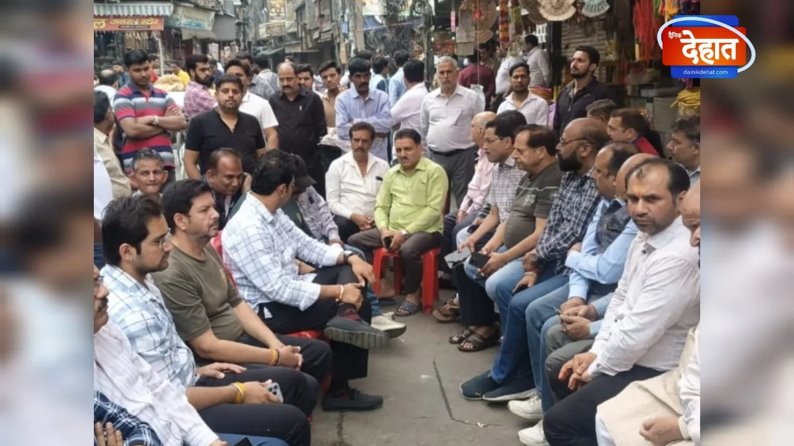 मुजफ्फरनगर में व्यापारियों ने दिया धरना, गैंगस्टर कार्रवाई के विरोध में सर्राफा बाजार बंद