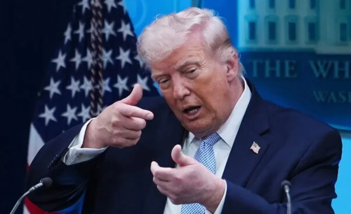 अमेरिका ने ईरान को सैन्य सामग्री सप्लाई करने वाले देशों पर लगाया 50% टैरिफ