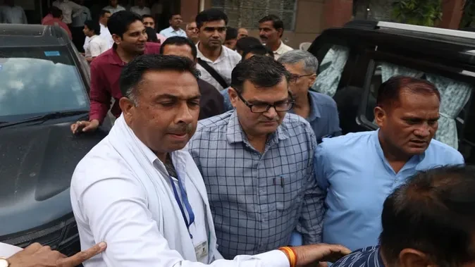 बिजनौर में डीपीआरओ रिश्वत लेते रंगे हाथ गिरफ्तार, विजिलेंस की कार्रवाई से मचा हड़कंप