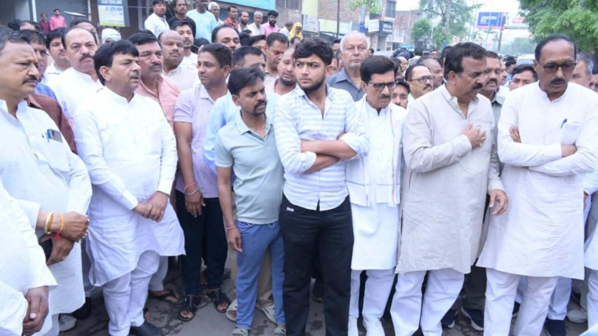 पूर्व सभासद बिजेंद्र पाल की मृत्यु पर शोक की लहर, अंतिम संस्कार में उमड़ा जन समूह