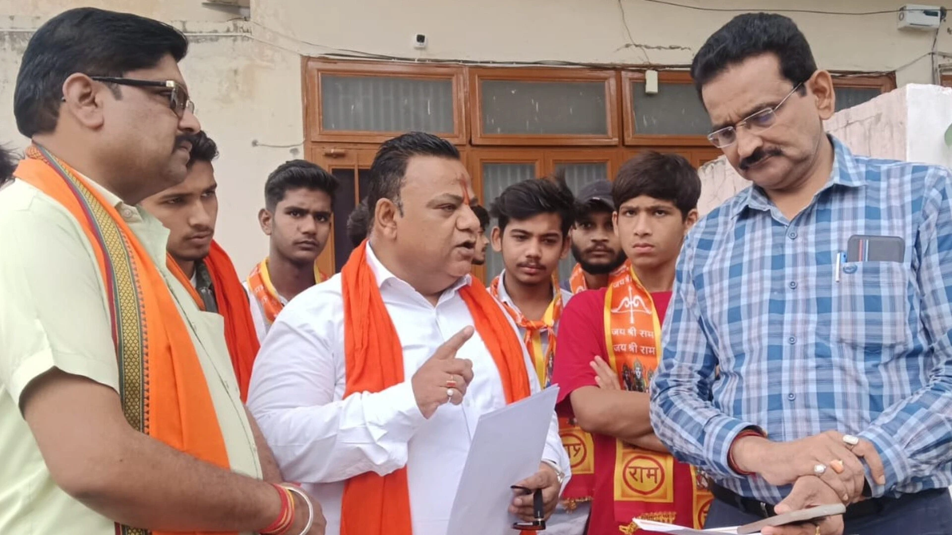 मुजफ्फरनगर में फर्जी अस्पतालों के खिलाफ हिंदू युवा वाहिनी का प्रदर्शन