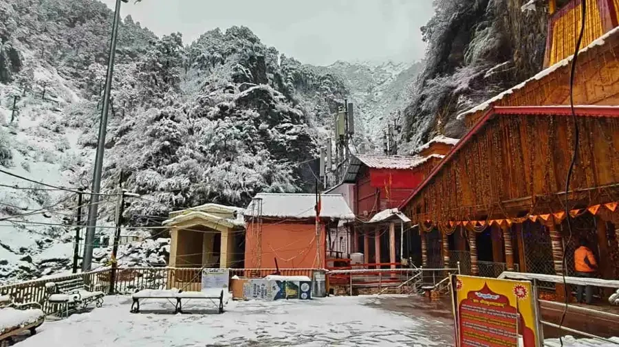 उत्तराखंड में बर्फबारी और बारिश का कहर, चारधाम यात्रा और फसलों पर असर
