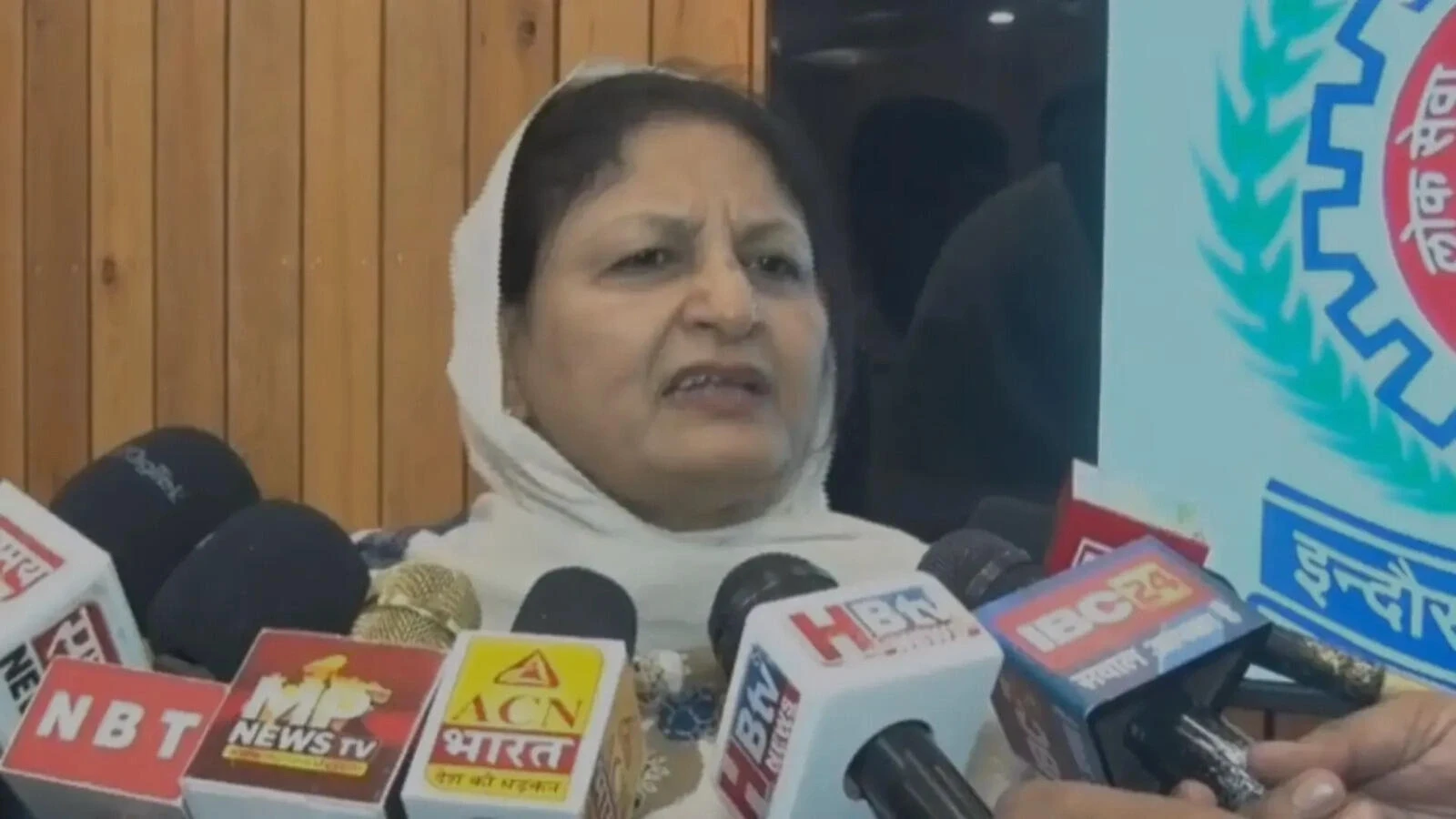 ‘भाड़ में जाए कांग्रेस’ बयान पड़ा भारी, रुबीना खान पर निष्कासन की कार्रवाई