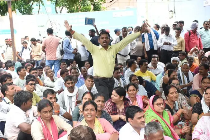 यूपी के शिक्षामित्रों का मानदेय हुआ 18 हजार, अनुदेशकों का भी बढ़ा वेतन