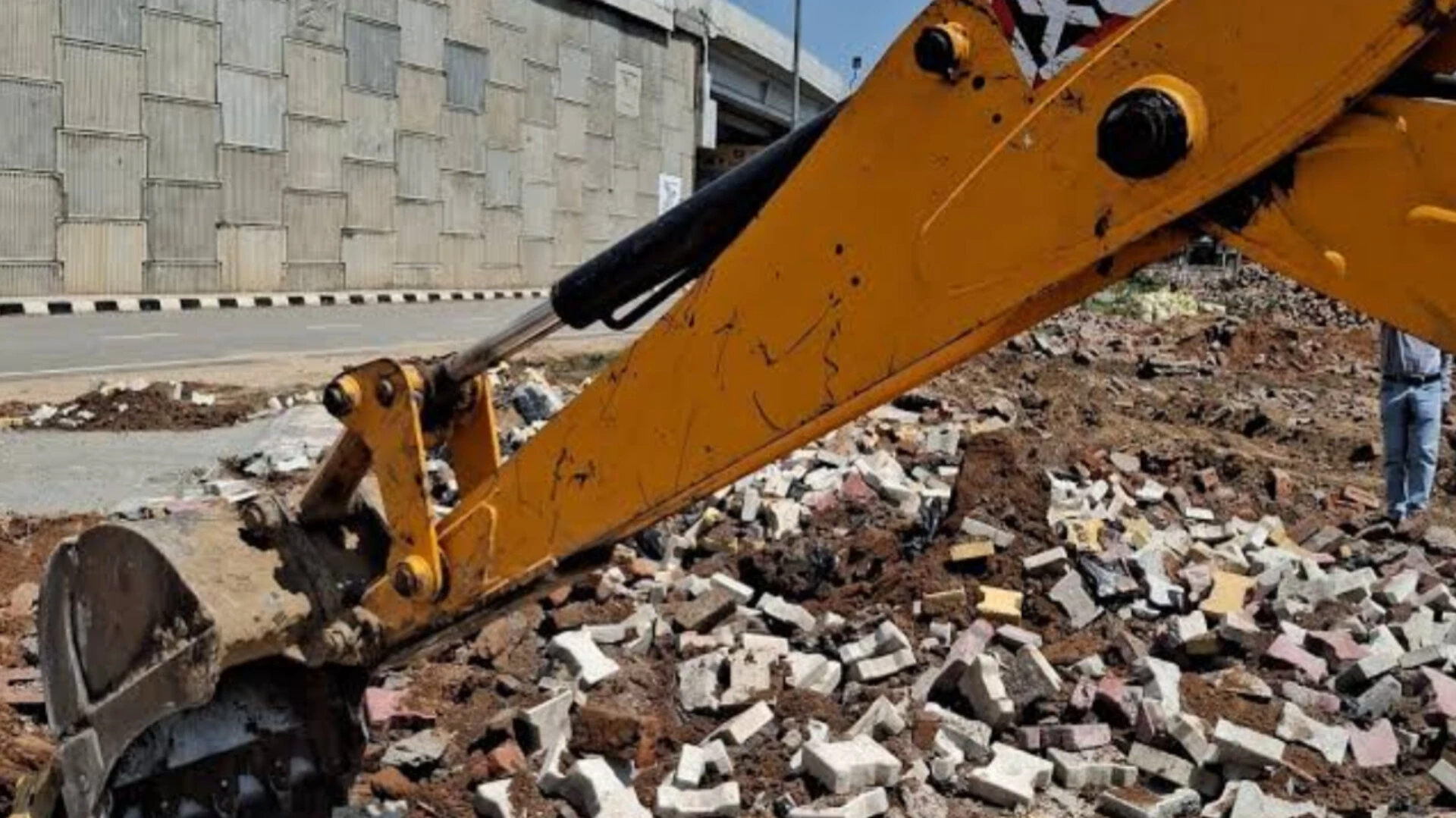 कैराना में MDA की बड़ी कार्रवाई, 29 बीघा अवैध प्लॉटिंग पर चला बुलडोजर