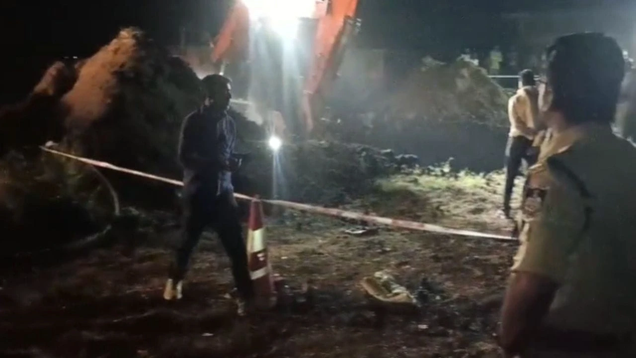 60 फीट गहरे बोरवेल में गिरा बच्चा, उज्जैन में अफरा-तफरी, रेस्क्यू जारी