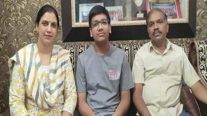 एएमयू बोर्ड परीक्षा 2026: उत्कर्ष जादौन ने 500 में से 497 अंक लाकर किया टॉप