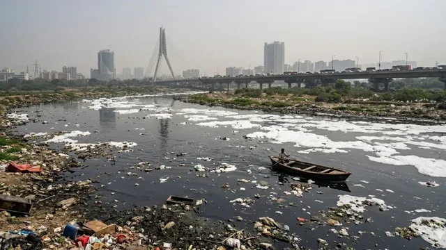 दिल्ली में यमुना की हालत बिगड़ी: मार्च में प्रदूषण स्तर जनवरी-फरवरी से ज्यादा