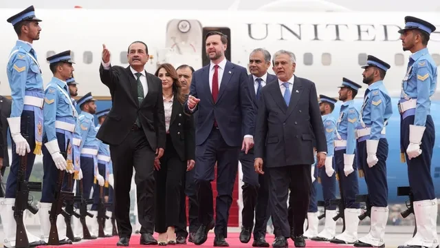 पाकिस्तान में शुरू हुई शांति वार्ता, शहबाज शरीफ से मिले जेडी वेंस