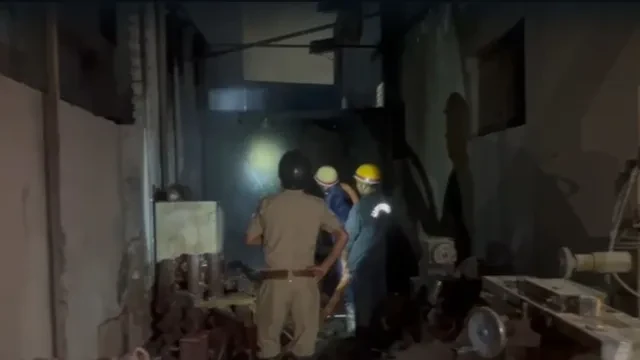 गाजियाबाद: कृष्णा पॉलिमर फैक्टरी में लगी आग, शॉर्ट सर्किट की आशंका