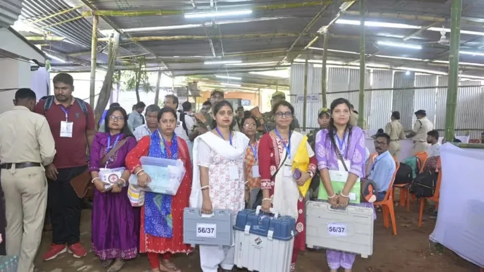 त्रिपुरा में कड़ी सुरक्षा के बीच टीटीएएडीसी चुनाव के लिए वोटिंग जारी