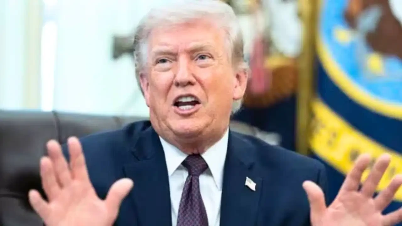 'टोल देकर होर्मुज से गुजरने वाले जहाजों को रोकेंगे': वार्ता विफल होने पर भड़के ट्रंप