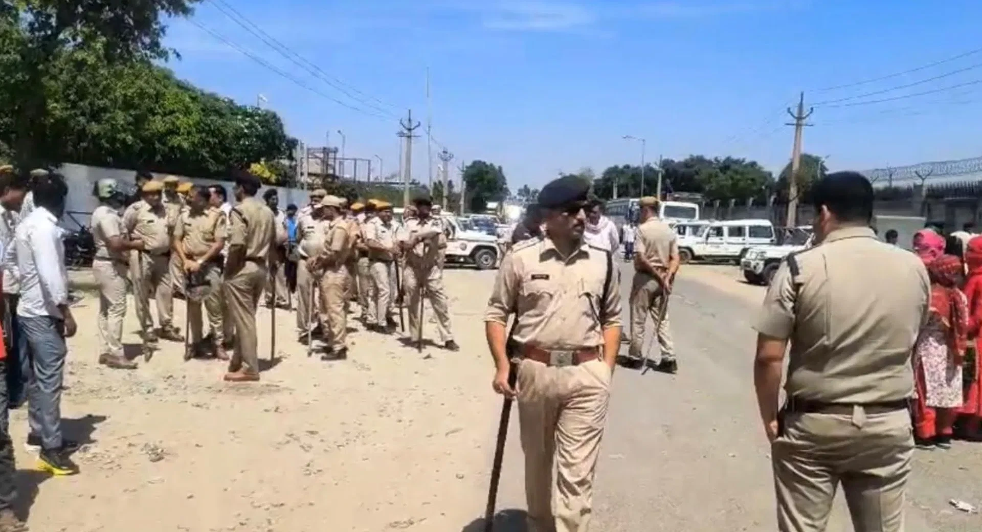 भिवाड़ी में मजदूरों का प्रदर्शन उग्र, पुलिस ने किया हल्का बल प्रयोग