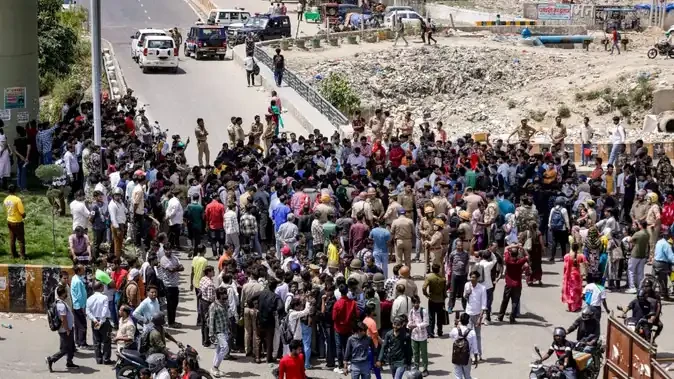 नोएडा विवाद: एनसीआर में हाईअलर्ट, 50 से अधिक सोशल मीडिया अकाउंट चिन्हित