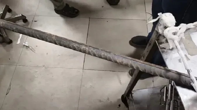 अलीगढ़ में दर्दनाक हादसा, किशोर की छाती में घुसी लोहे का सरिया