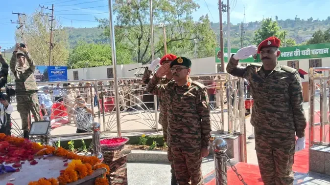 मेजर जनरल कौशिक मुखर्जी ने दी शहीदों को श्रद्धांजलि, सुरक्षा पर दिया संदेश