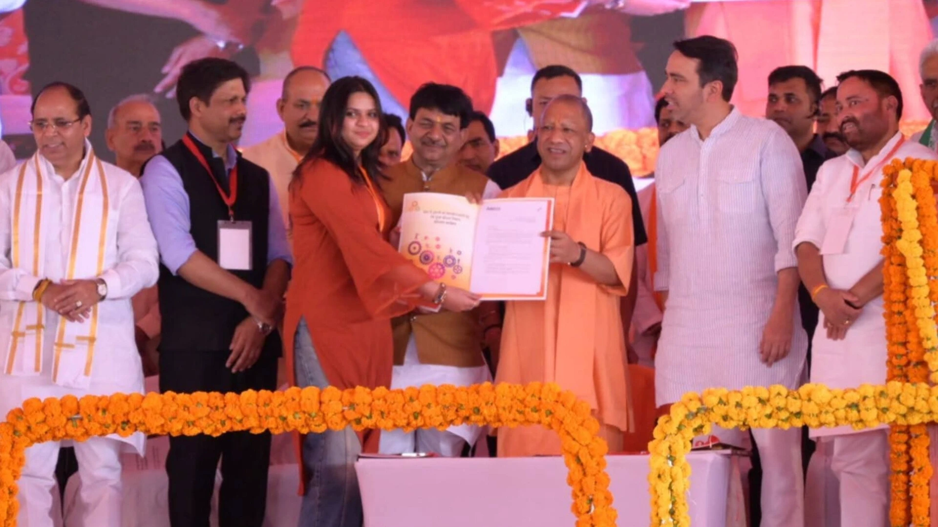 मुजफ्फरनगर रोजगार मेला: सीएम योगी ने बांटे नियुक्ति पत्र, 27 हजार युवाओं का पंजीकरण