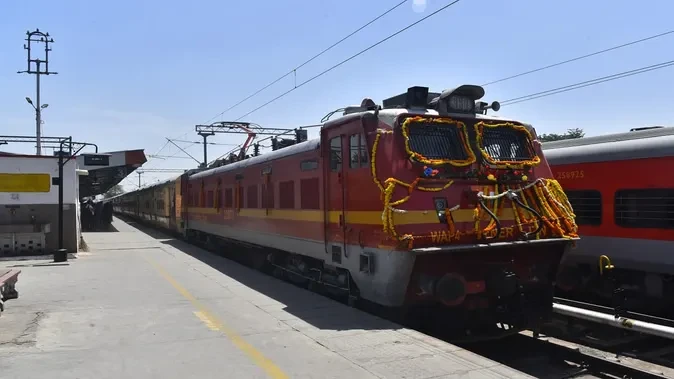 यात्रियों के लिए बड़ी खुशखबरी, बदायूं से दिल्ली के लिए सीधी रेल सेवा