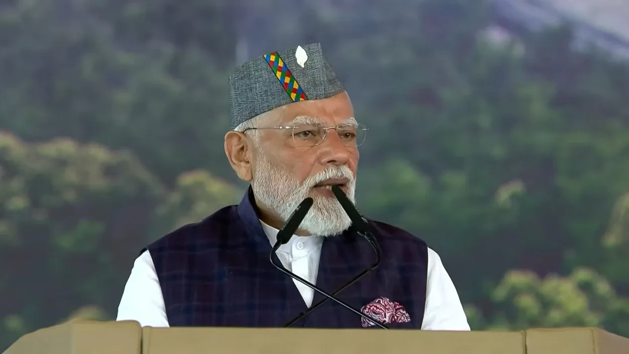 दिल्ली-दून एक्सप्रेसवे लॉन्च, पीएम मोदी बोले- देश की ‘भाग्य रेखा’ हैं सड़कें